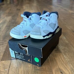 Jordan Kids Sneakers - Light Gray and Navy